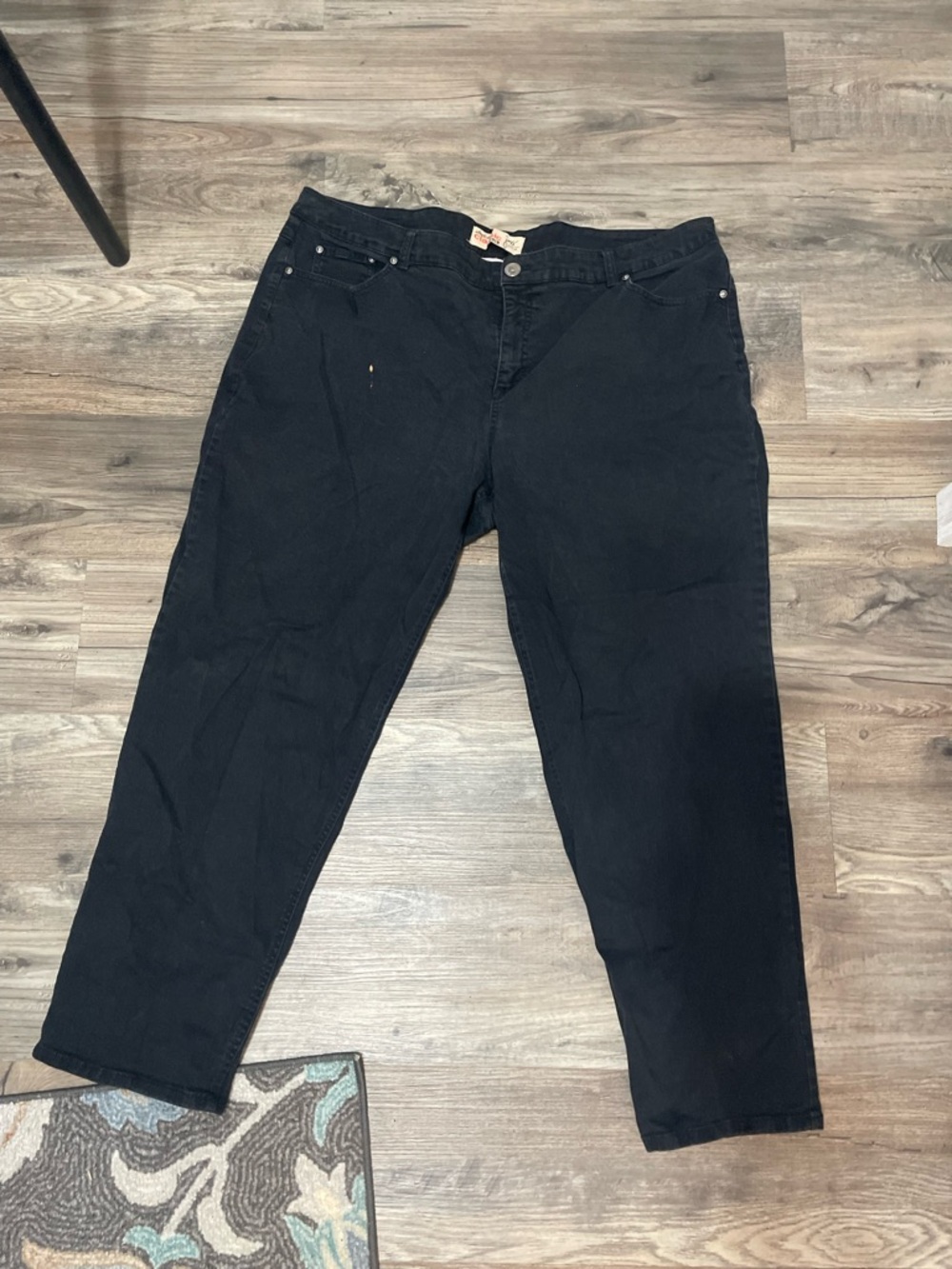 Women’s Black Boyfriend Jeans — Relaxed Fit